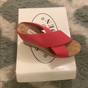 New! 💕 Steve Madden Cork Wedge